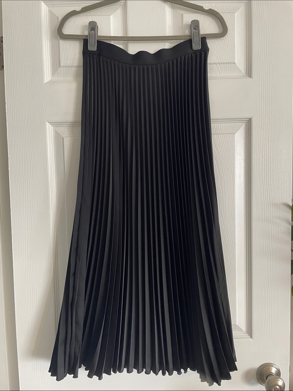 H&M black pleated skirt S